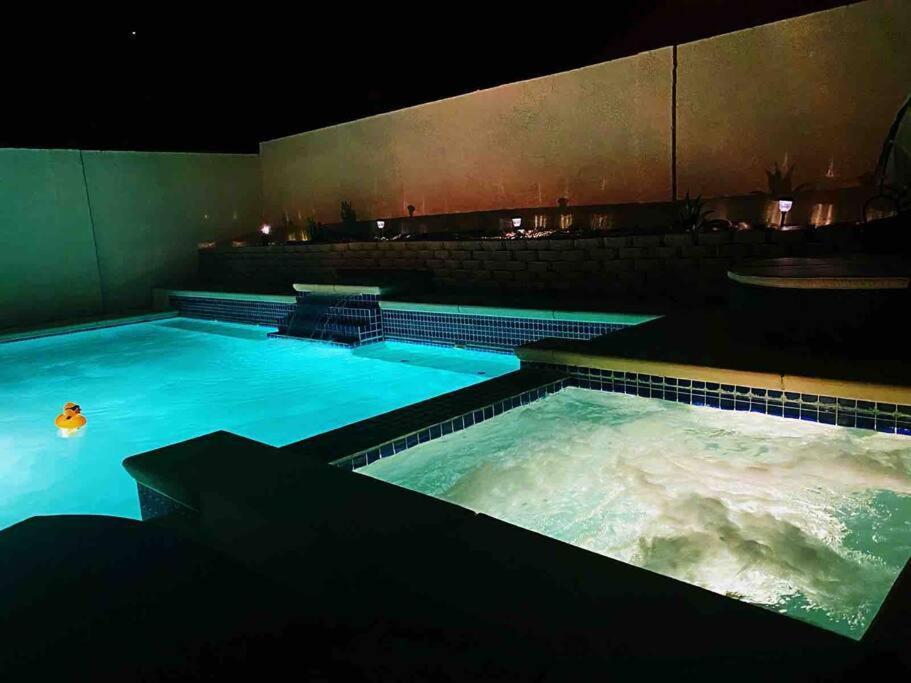 Amazing Heated Pool And Private Hot Tub 3Br In Heart Of Lv Villa Las Vegas Buitenkant foto