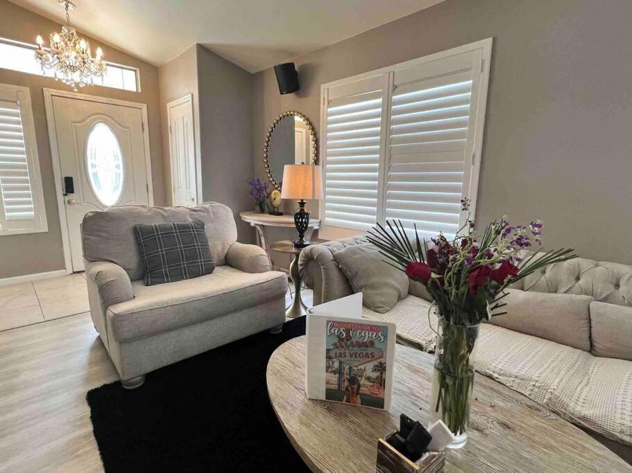 Amazing Heated Pool And Private Hot Tub 3Br In Heart Of Lv Villa Las Vegas Buitenkant foto